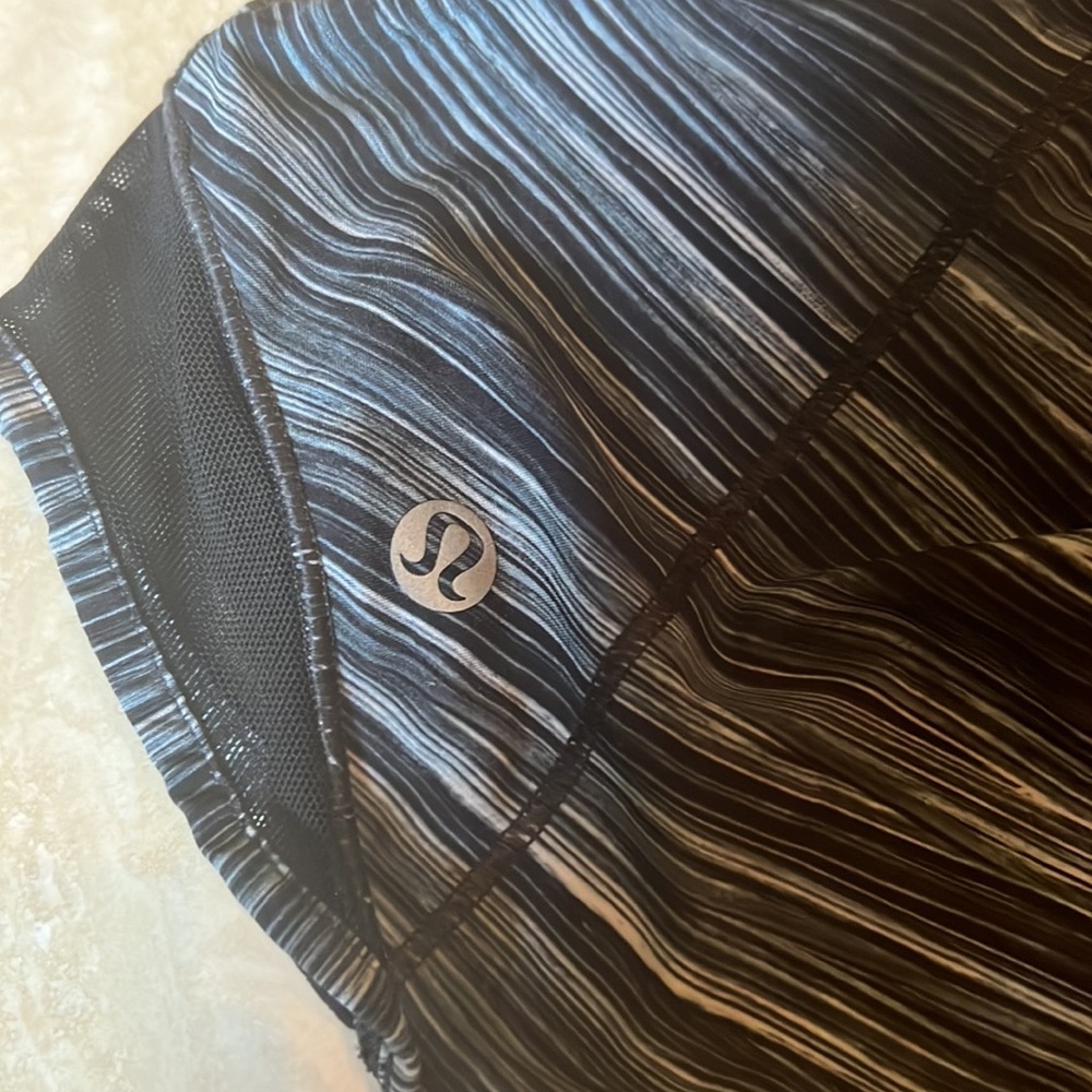 Lululemon hotty hot shorts - Picture 3 of 3